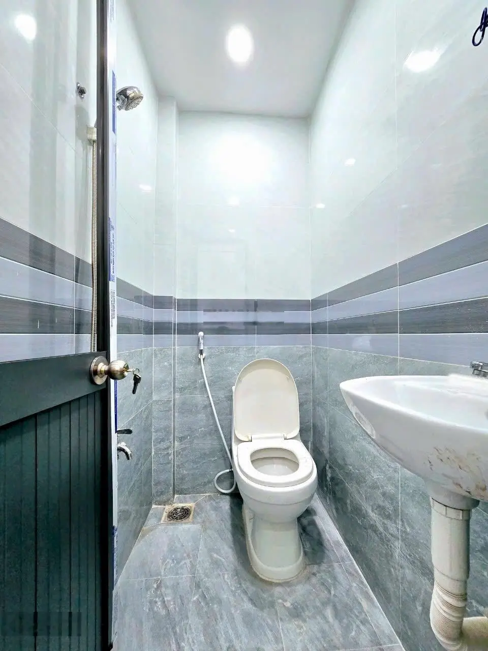 Bán nhà có phòng ở tầng trệt - 48m2 - có sân đậu xe thoải mái