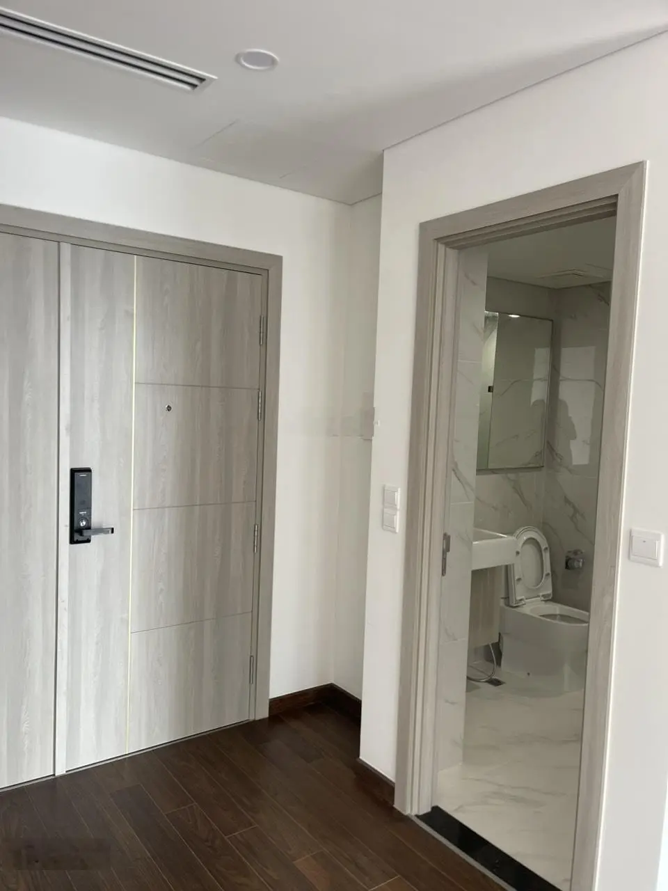Chính chủ bán chuyển nhượng căn 1N cộng 43m2 tại toà A Masteri gía: 2,8 tỷ lh: 0963 882 ***