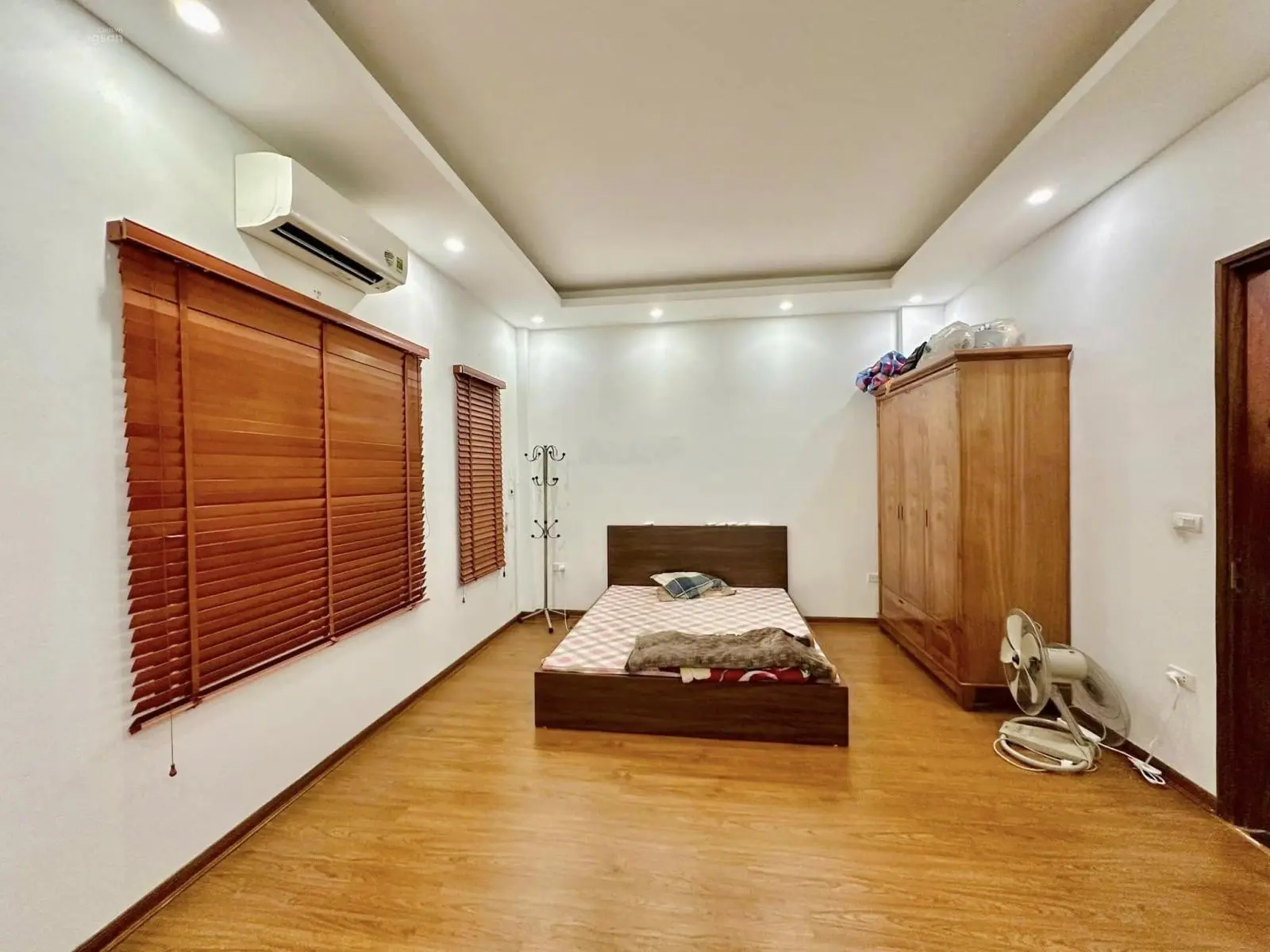 Bán nhà Lạc Long Quân 38m2 - 5 tầng - tặng full nội thất - hai mặt ngõ trước sau - 0966341545