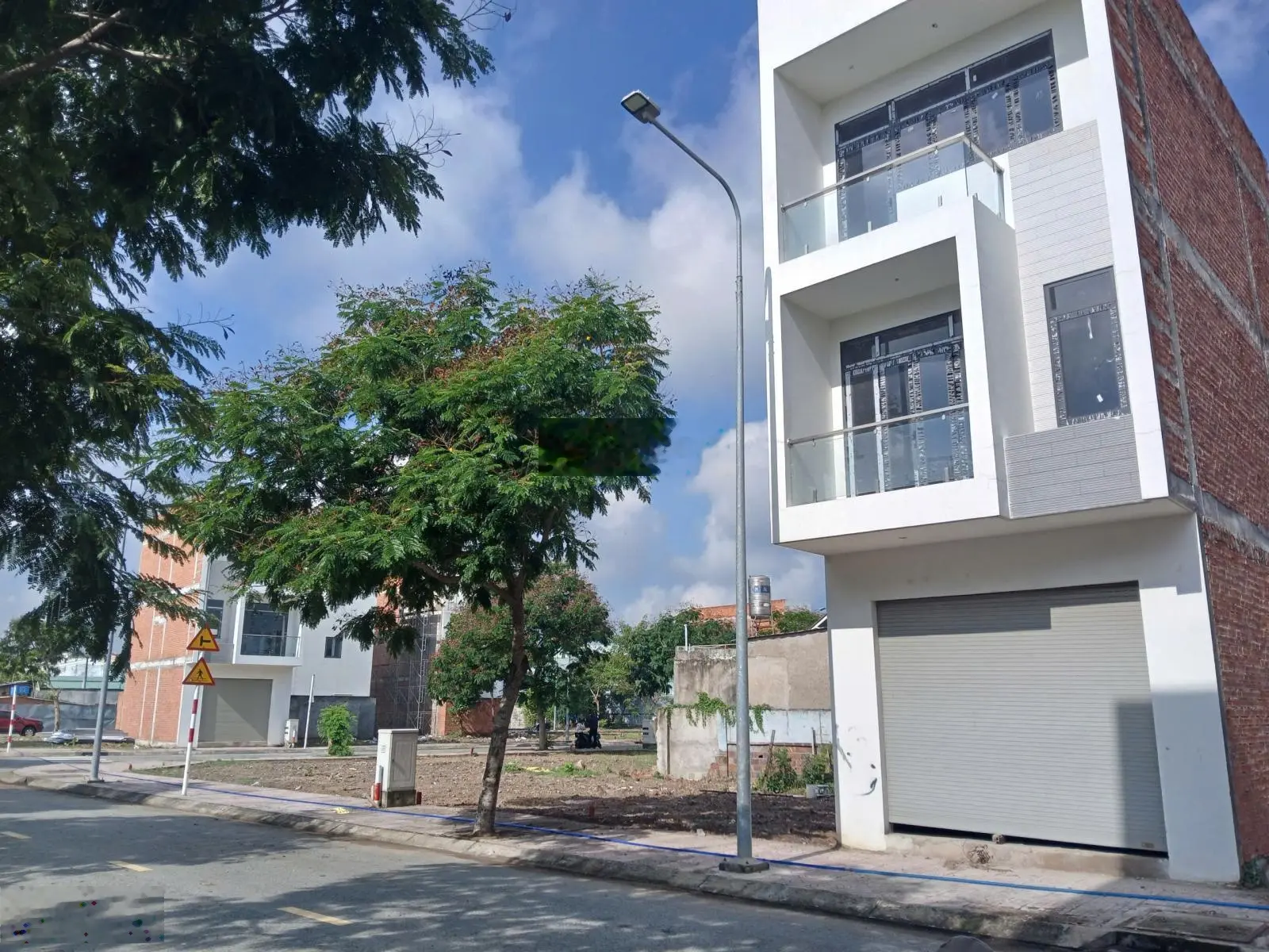 Nhà mới 100% kdc thuận giao giá chỉ 3 tỷ xxx triệu