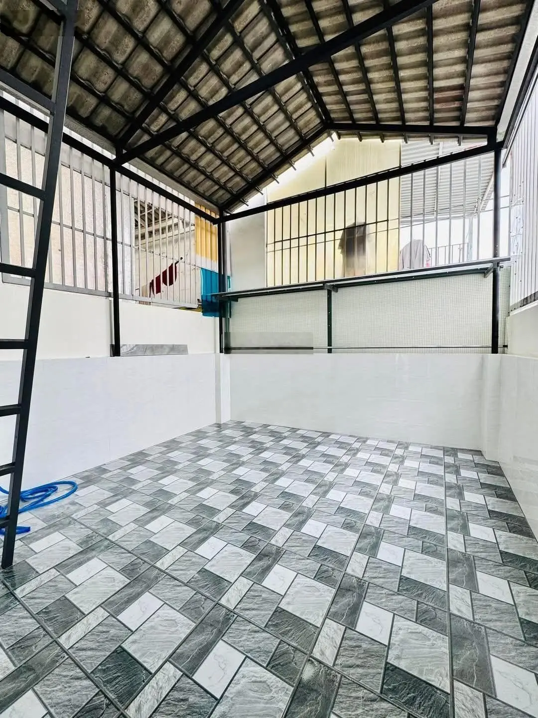 Chủ gửi bán nhanh căn nhà HXH ở Hoàng Diệu Quận 4, dt 65,6m2 giá 3 tỷ 670tr, hđ thuê 24tr/th, SHR