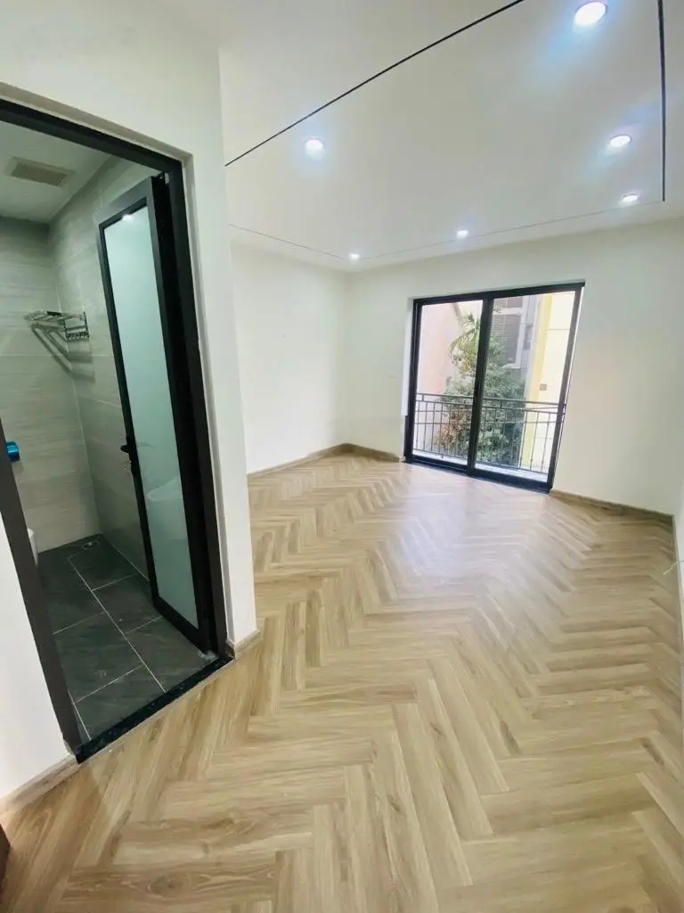 Bán nhà phố Cổ Linh - Long Biên, nhà xây mới 6 tầng x 45m x 4.3m mặt tiền, thang máy nhập khẩu-gara