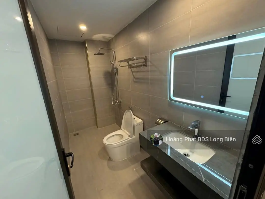 Bán nhà Đàm Quang Trung - đi bộ ra Aeon Long Biên. Thang máy - ô tô - full nội thất. LH 0965858116