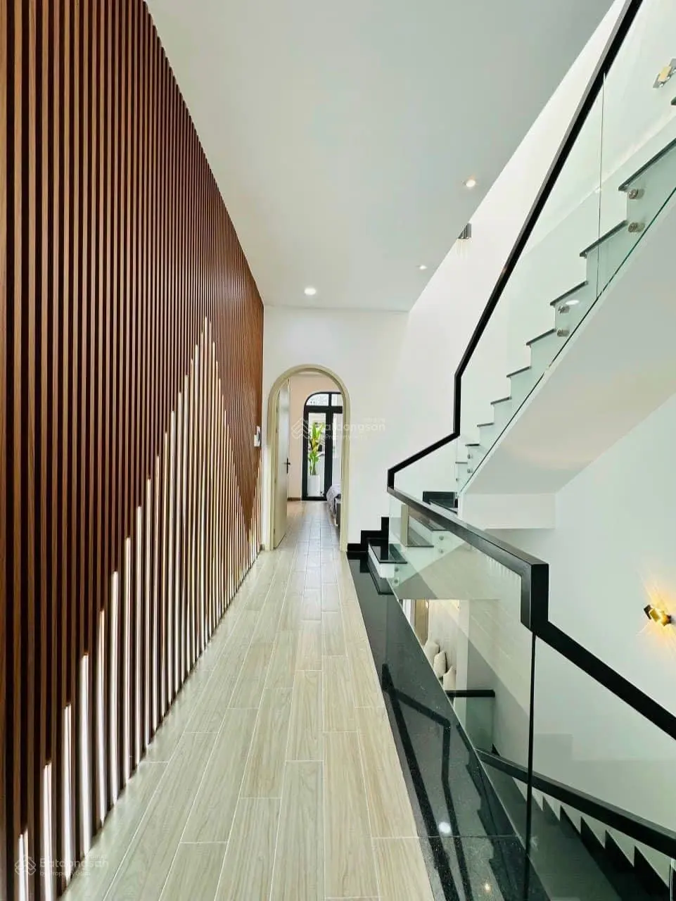 Bán lỗ bán gấp nhà hẻm xe hơi Tân Canh, Phường 1, Tân Bình. Giá chỉ 3,89 tỷ. 60m2. 0906 806 *** Ngân