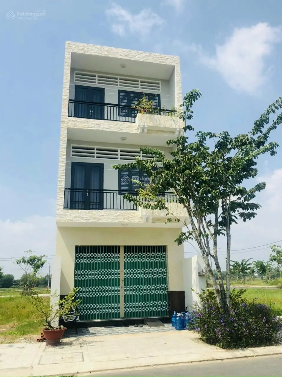 Bán gấp khu đất 85m2 full thổ cư MT nhựa,cạnh Vincity và Khu công nghiệp, Sổ sẵn, TT chỉ 380 triệu.