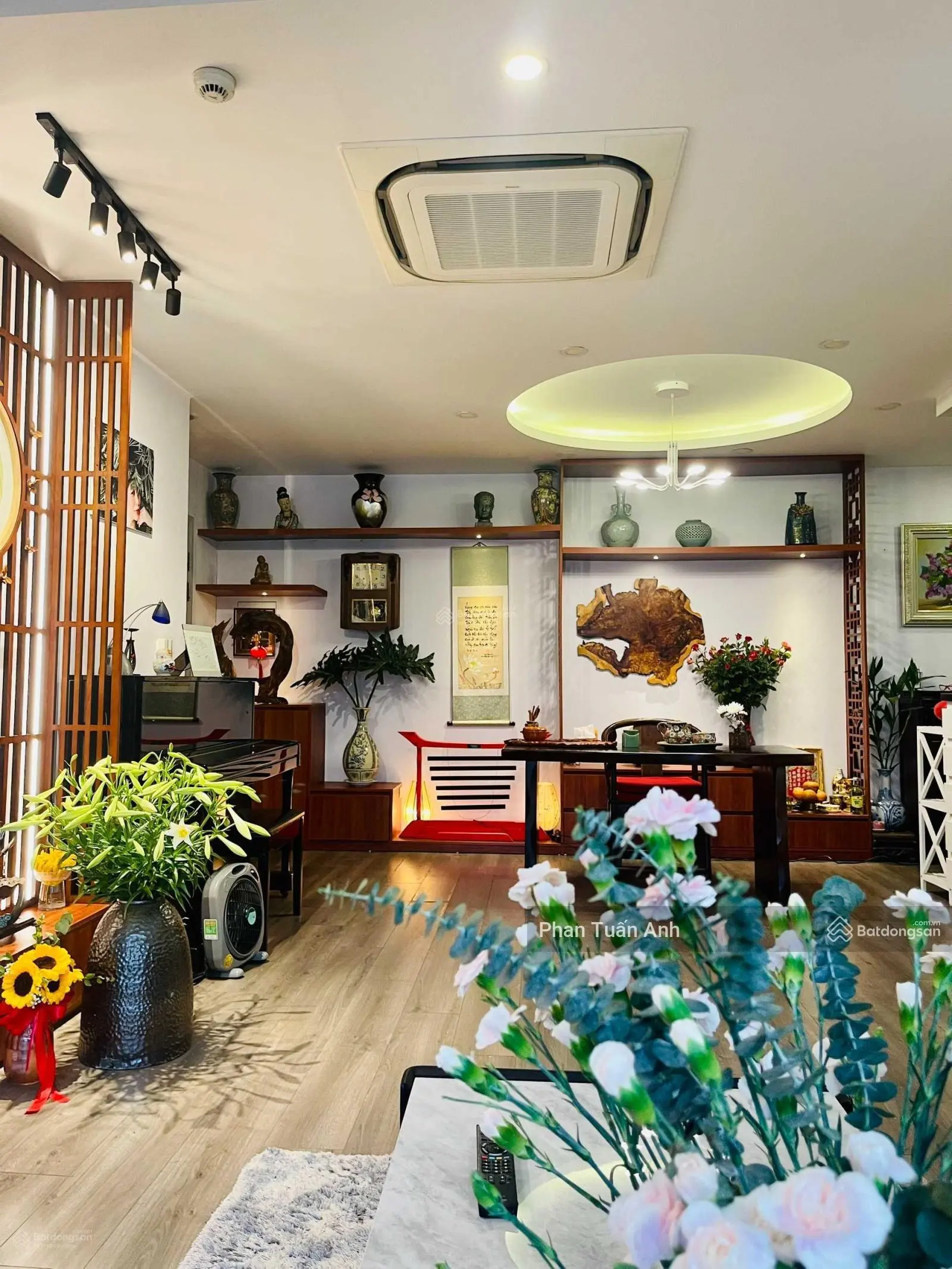 Chính chủ tin tưởng gửi bán căn hoa hậu toà C 141m2 căn số 12 tầng trung tại Golden Palace, Mễ Trì