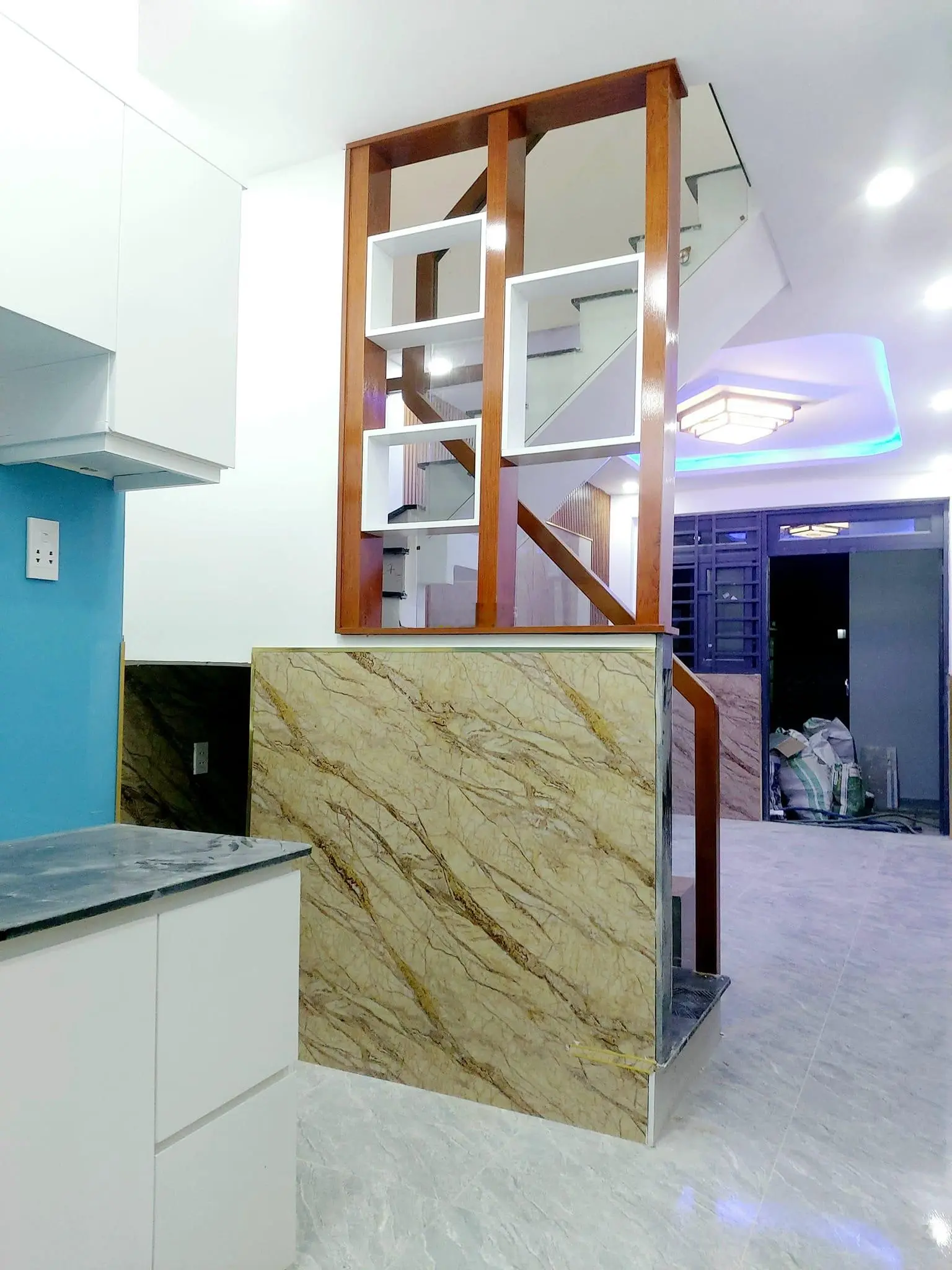 Kẹt tiền bán gấp! Nhà 48m2, Giá 1 tỷ 588 gần công viên Tầm Vu, Bình Thạnh. Hẻm oto, thông,SHR