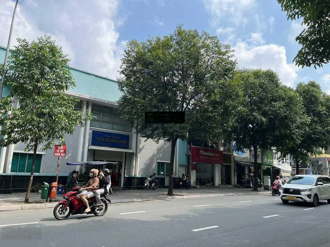 Bán nhà mặt tiền đường ngay Võ Thị Sáu, Tân Định, Quận 1. DT 4x20m. Trệt 3 lầu. Giá bán chỉ 23.5 tỷ