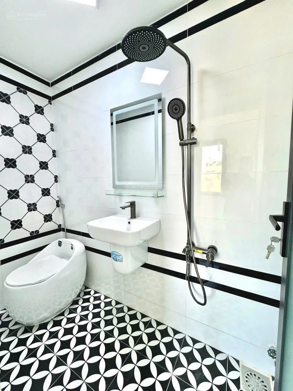 nhà Phú Nhuận siêu vi trí, xe hơi ngủ trong nhà