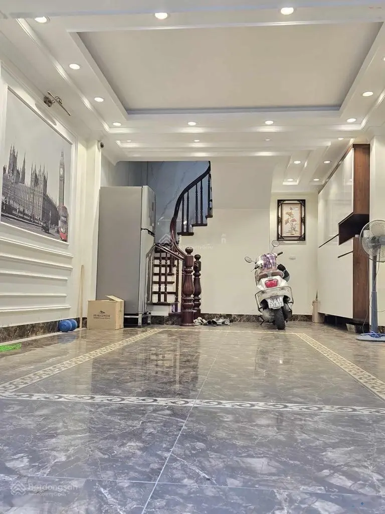 Biệt Thự Việt Hưng BT7- DT183.5m2, 4 Tầng, Mặt Đường Lớn, Đối Diện Trường Marie Curie - Giá 35 Tỷ