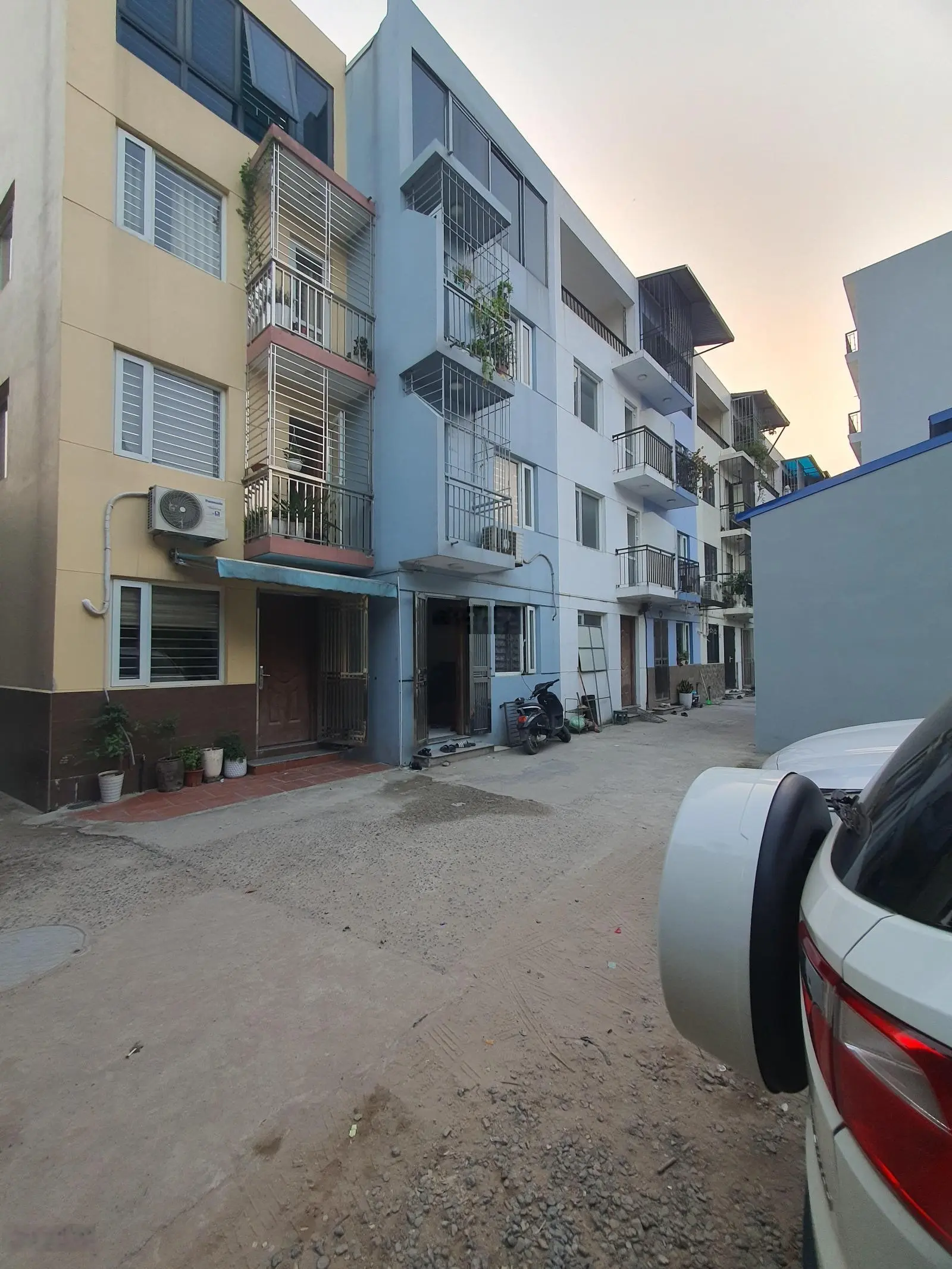 Gia đình tôi cần bán nhà 4 tầng phố Kẻ Vẽ, DT 47.5m2, ô tô vào cổng, SĐCC. Giá 7.1 tỷ có TL