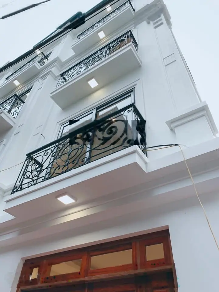 Bán nhà Thạch Bàn 30m2 x 5 tầng ngõ trước nhà 2m, gía 4,55 tỷ (rẻ nhất thời điểm hiện tại)