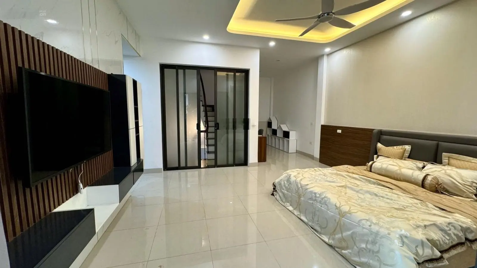Vip! Phân lô Hoàng Sâm, vỉa hè, 2 ô tô tránh, Kinh doanh, thang máy, 2 thoáng, công viên, 65m2*5T.
