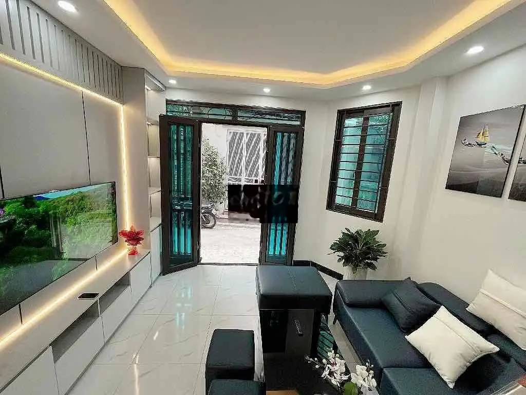 3,85 tỷ . Cực phẩm Đại Cát . 5 tầng , MT 6,6m full nội thất ,gần ôto