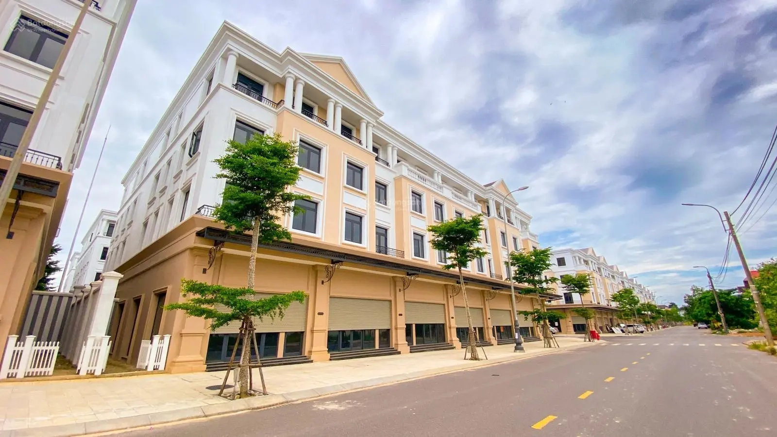 Shophouse tích hợp vừa để ở vừa để kinh doanh. Diện tích 75 m2 mặt tiền 6 mét