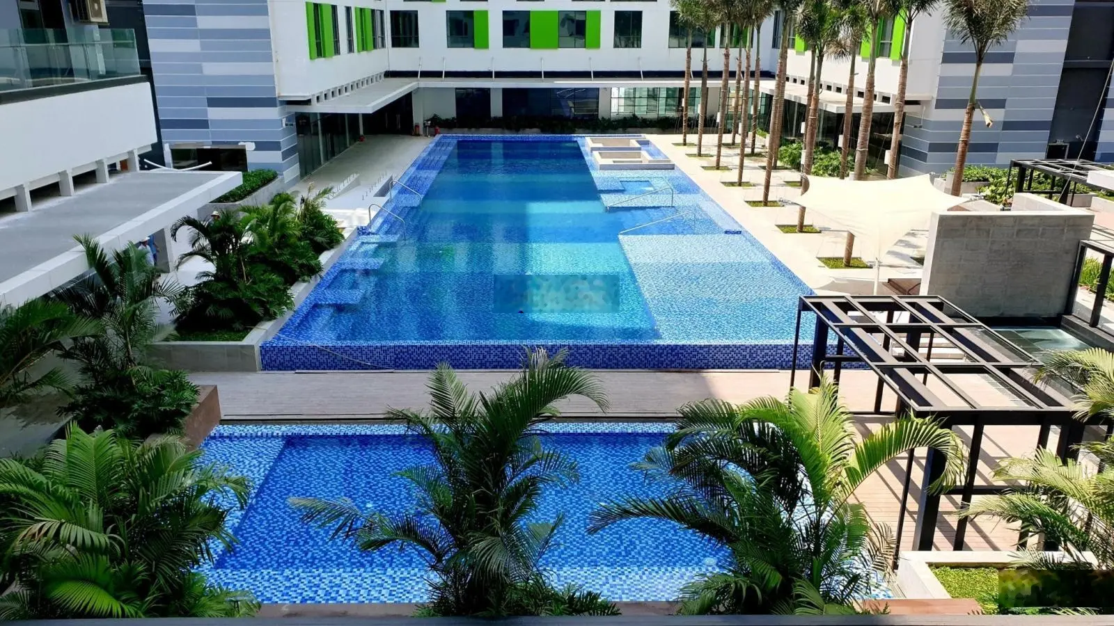 Bán giảm sâu thêm 150tr full nội thất view hồ bơi Republic Holiday Inn giá 2,239 tỷ. LH 0931 633 ***
