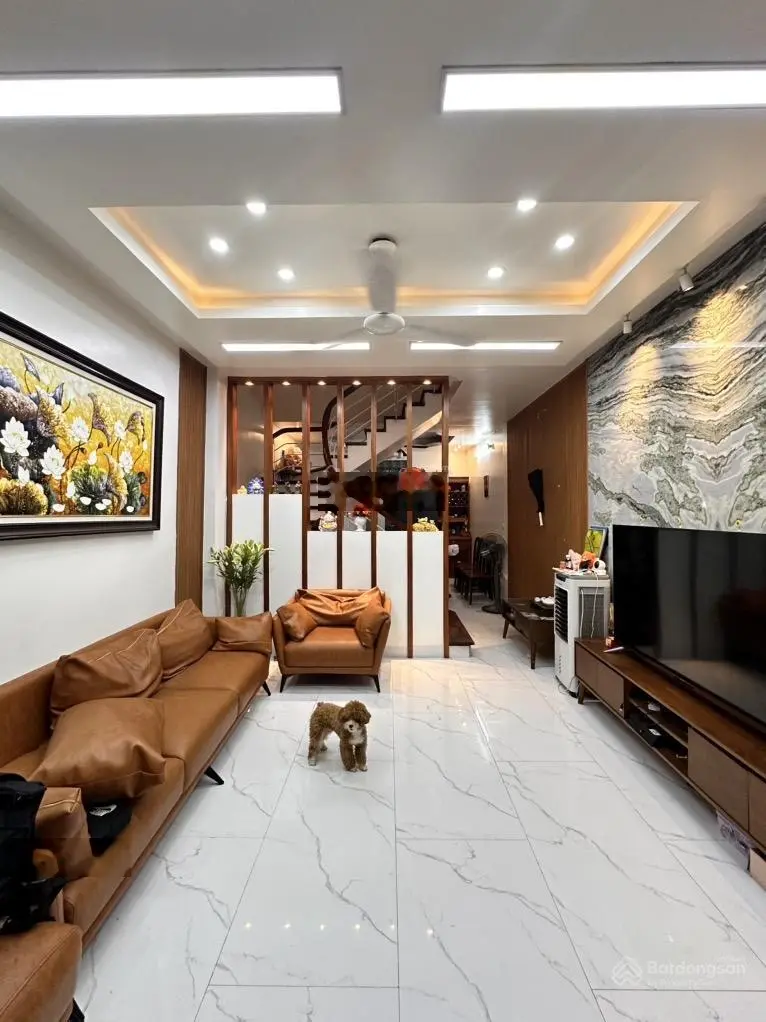 Bán nhà đại cát,liên mạc .dt 42m 5 tầng,ngõ oto tránh ,vào nhà.