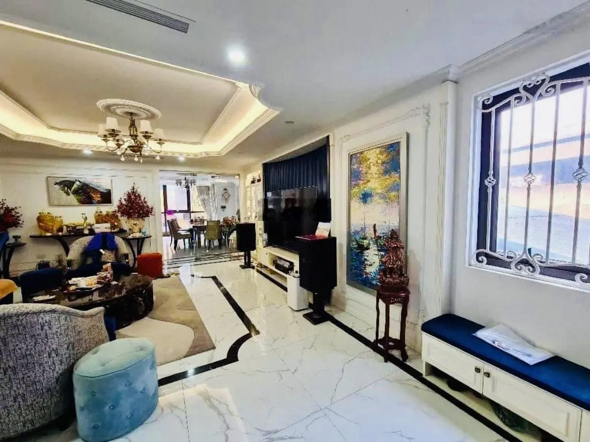 Hiếm! Phân lô Chùa Láng, nhà 2 mặt thoáng, ngõ thông, ô tô tránh, KD đỉnh, thang máy, 63m2 6T