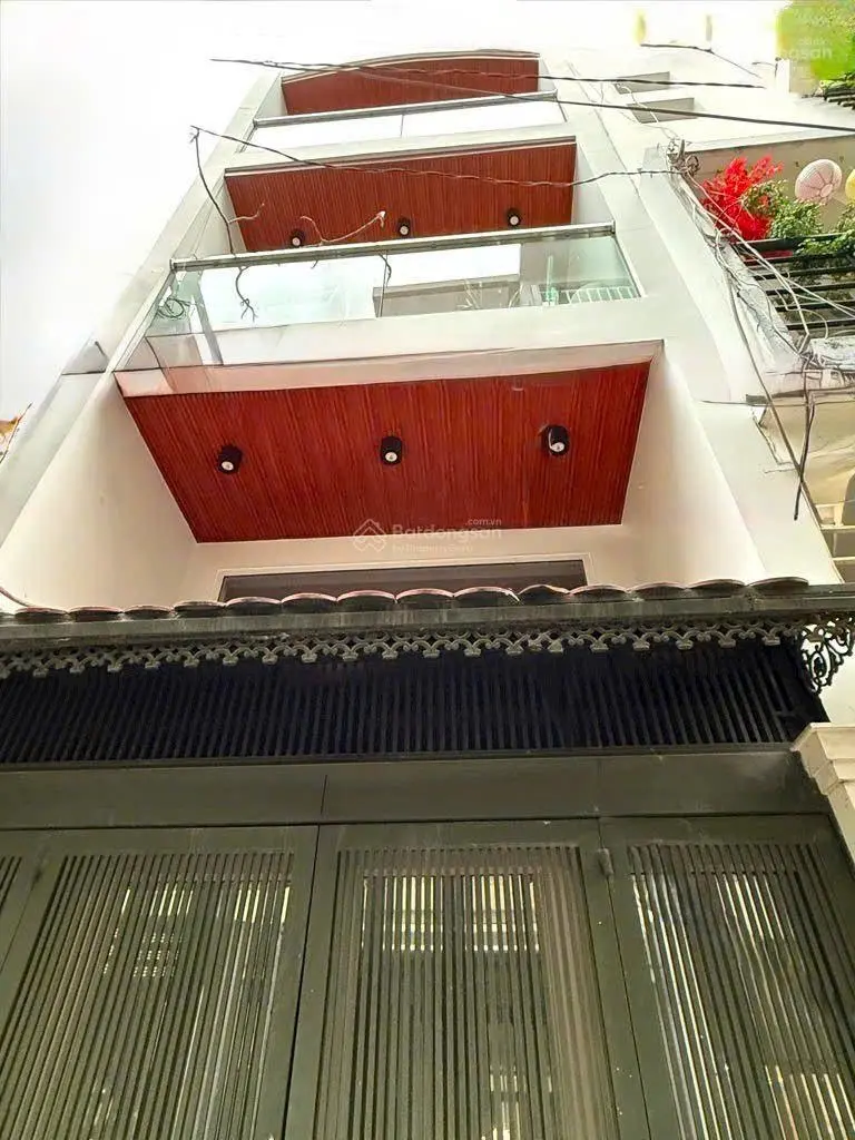 Giảm 1tỷ còn 8.9tỷ, huỳnh văn bánh phú nhuận hxh dòng tiền 240tr năm.46m 4tâng 4pn .