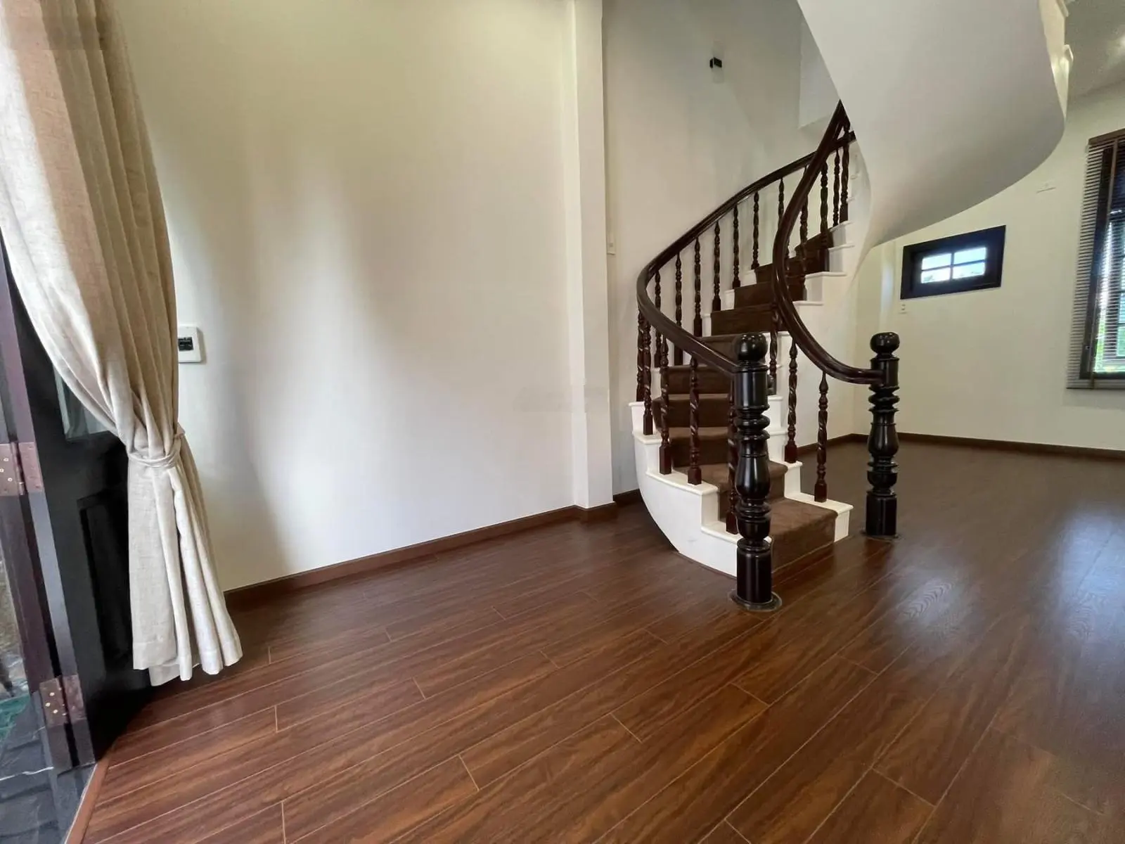 Bán nhà mới thiết kế tân cổ điển, hẻm ô tô Lê Hồng Phong Phường Phước Hải / trung tâm TP alo em