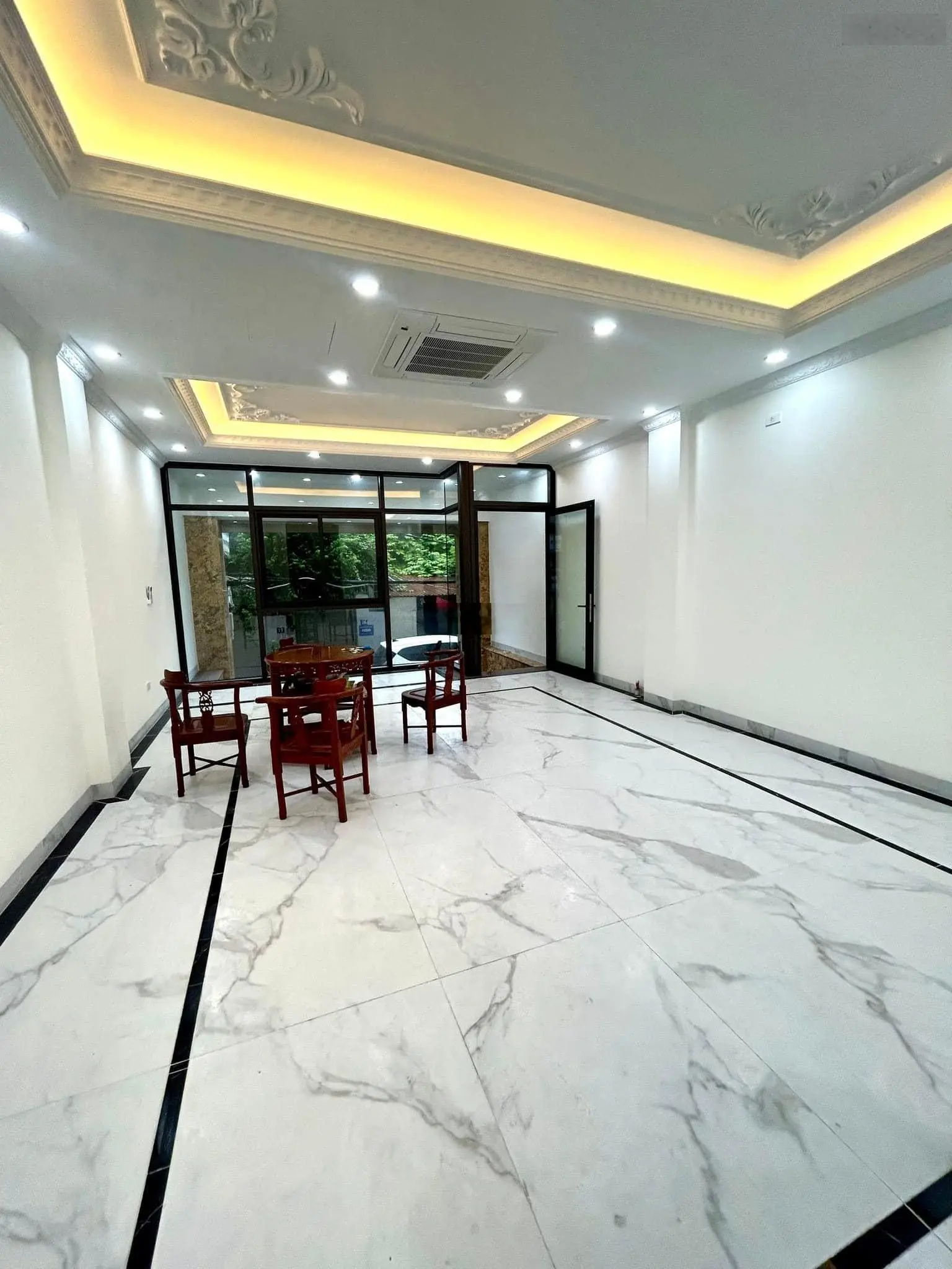Cần bán nhà 2 mặt ngõ phố Võng Thị- Lạc Long Quân, Quận Tây Hồ, DT 115m2 x 5T, MT 6,6 m, ôtô tránh,