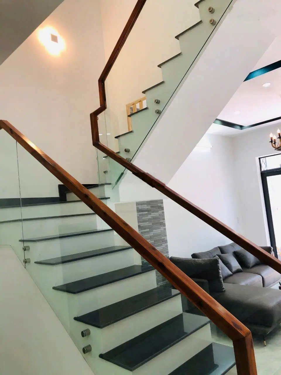 Bán nhà mới 1 trệt 2 lầu hẻm xe hơi đường lò lu - quận 9. full nội thất giá chỉ 5,27 tỷ