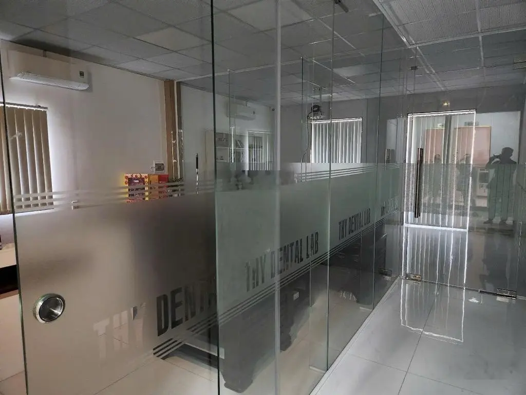 Tòa nhà công ty 5 tầng - thang máy - 135m2 - liên khu 10 - 11 - giá 13.6 tỷ