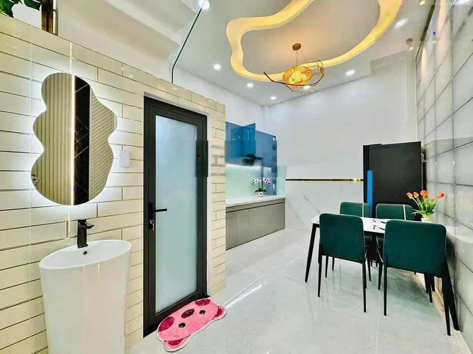 Giá 6 tỷ 750. nhà vip lý quang phức, q1. hẻm oto. nhà mới keng vào ở liền. lh: 0347.153.456