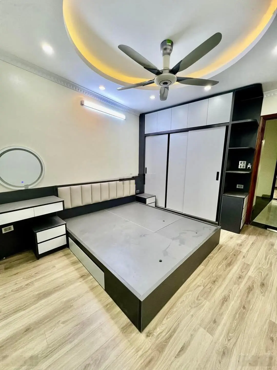 Bán nhà phố Nguyễn An Ninh, phân lô 49m2 * 5 tầng * 6PN * 8,6 tỷ. Ba gác đỗ cửa, 2 thoáng, gần phố.