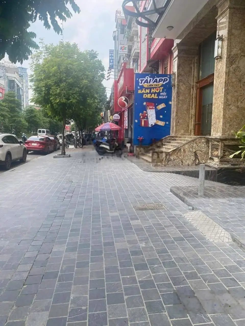 Mặt phố Hoàng Ngân, Cầu Giấy, 262m2, giá: 69.5 tỷ, mt: 8m, 2 tầng, vỉa hè, cho thuê 120 triệu/tháng