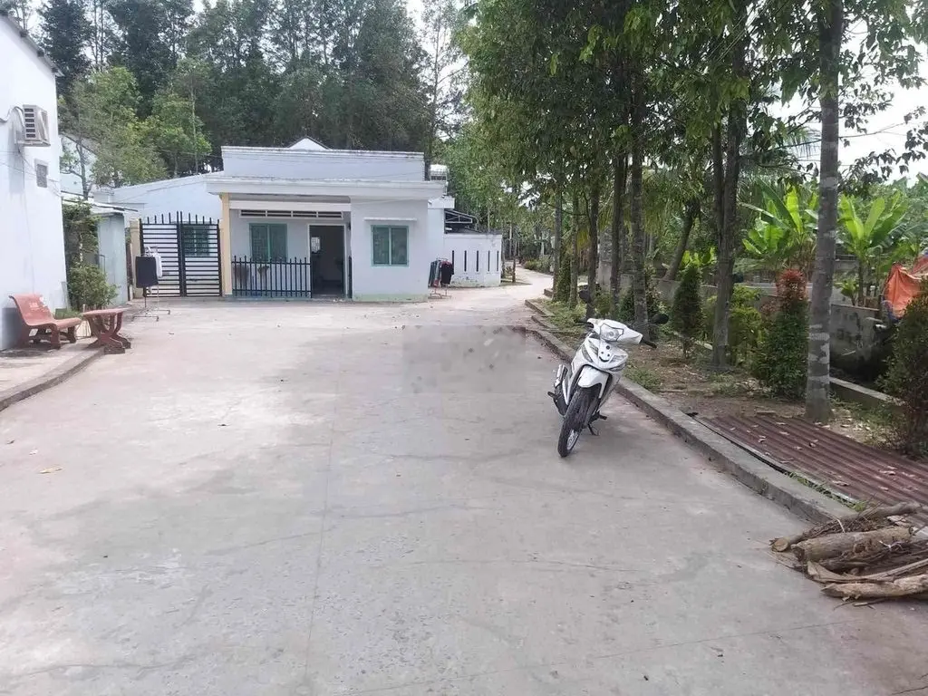 2 nền liền kề