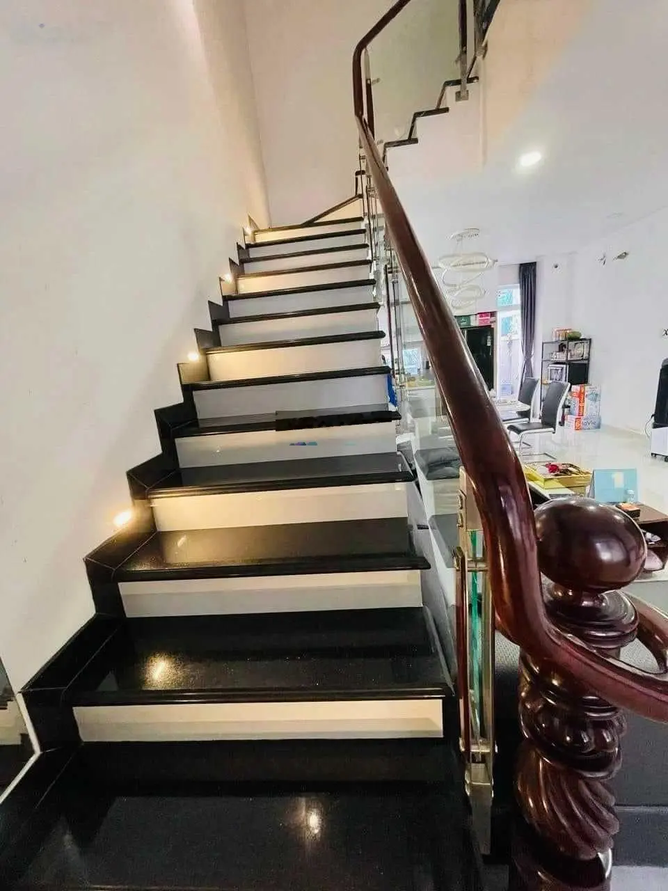 Tôi chính chủ cần bán căn nhà phố Lovera Park 4PN - 4WC 5x16m full NT, giá 7tỷx. LH: 0907 705 ***