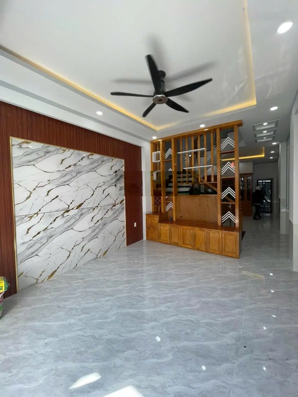 Nhà trệt - 2 lầu gần sân vận động Dĩ An. DT: 82.2m2. Đường nhựa 5m thông. 3 pn - 4 wc giá 4.5 tỷ TL