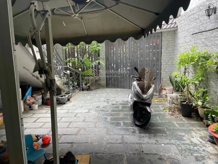 7,5 tỷ TL - Nhà mặt tiền 4 tầng nở hậu ngay chợ Bà Hoa Trần Mai Ninh P12 QTB - ô tô ngủ trong nhà