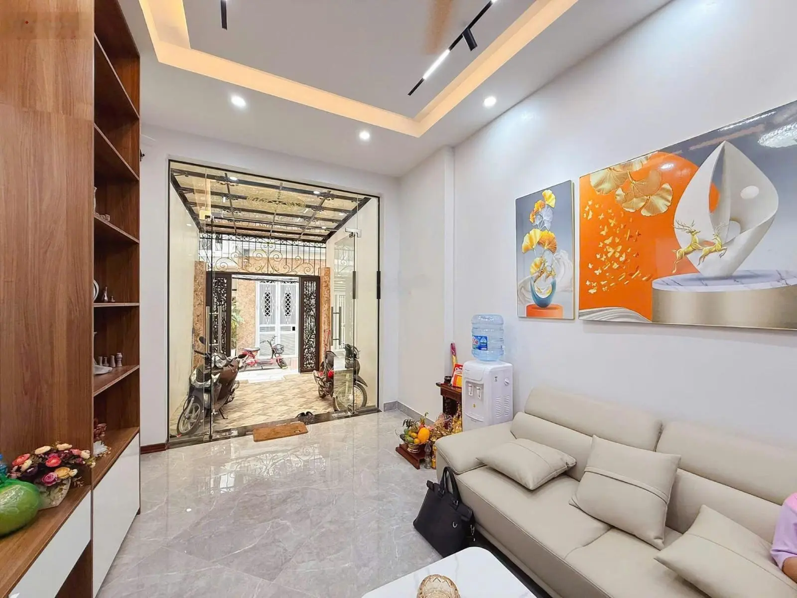 Hoàng Mai - 65m2 x 4 Tầng Thang Máy - Ô Tô Đỗ Cửa - Full Nội Thất - 10m Ra Phố.