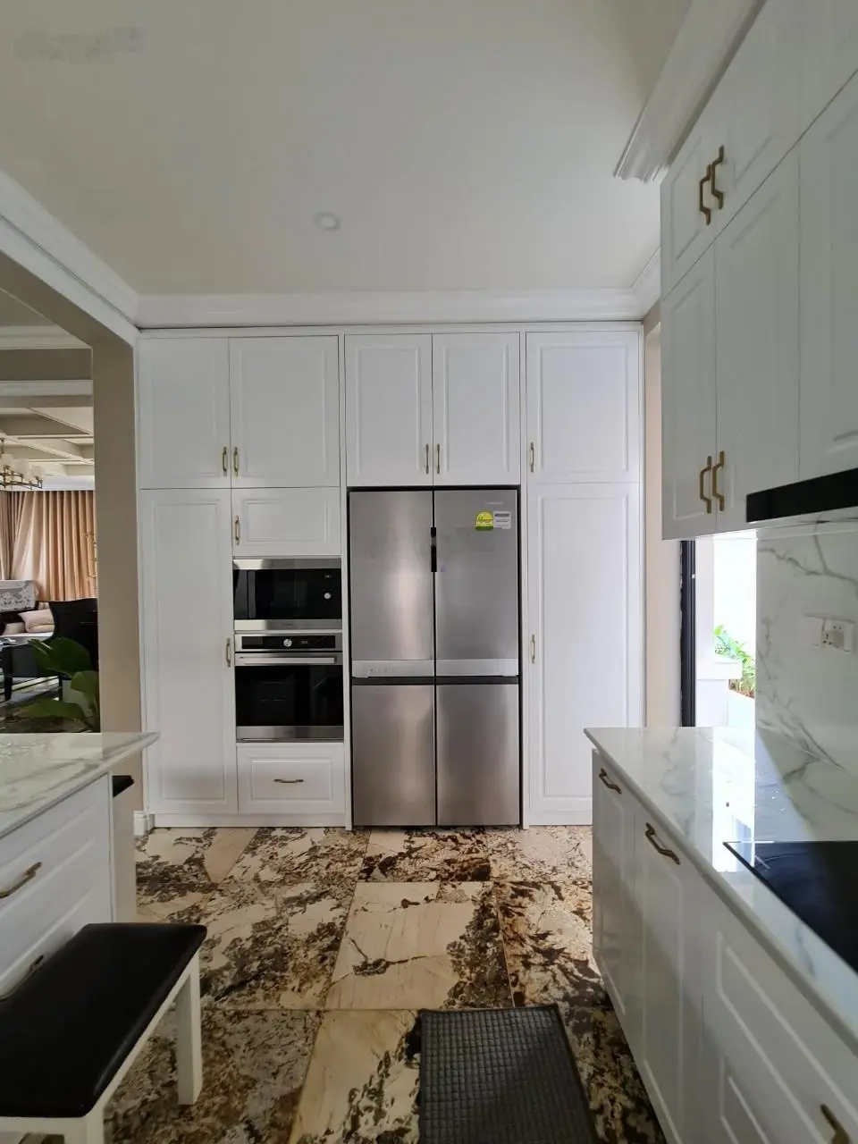Bán biệt thự đường Liên Phường 270m2 15x18m full nội thất cao cấp giá chỉ 31 tỷ, mua bán chính chủ