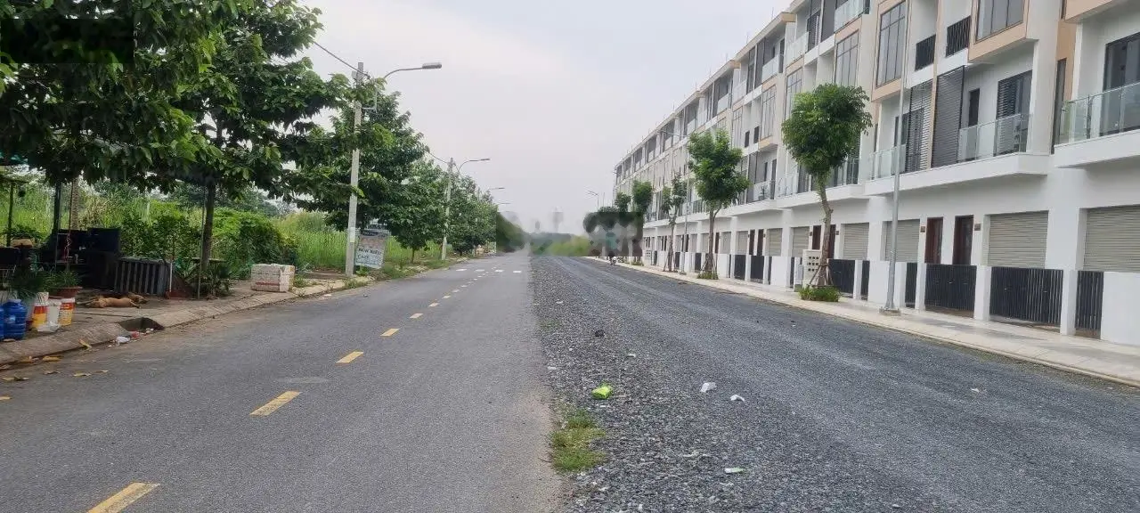 Giá cực tốt, đường số 33 DA Saigon Village lộ giới 21m, đối diện T&T Millennia, DT 80m2, chỉ 2tỷ450