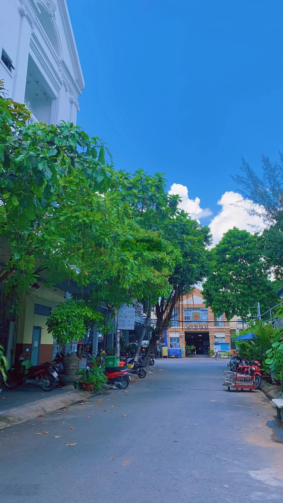 Biệt thự lô góc 4 tầng mới có thang máy khu vip Tên Lửa - ngang 5m, SD 144m2 - vị trí cực đẹp