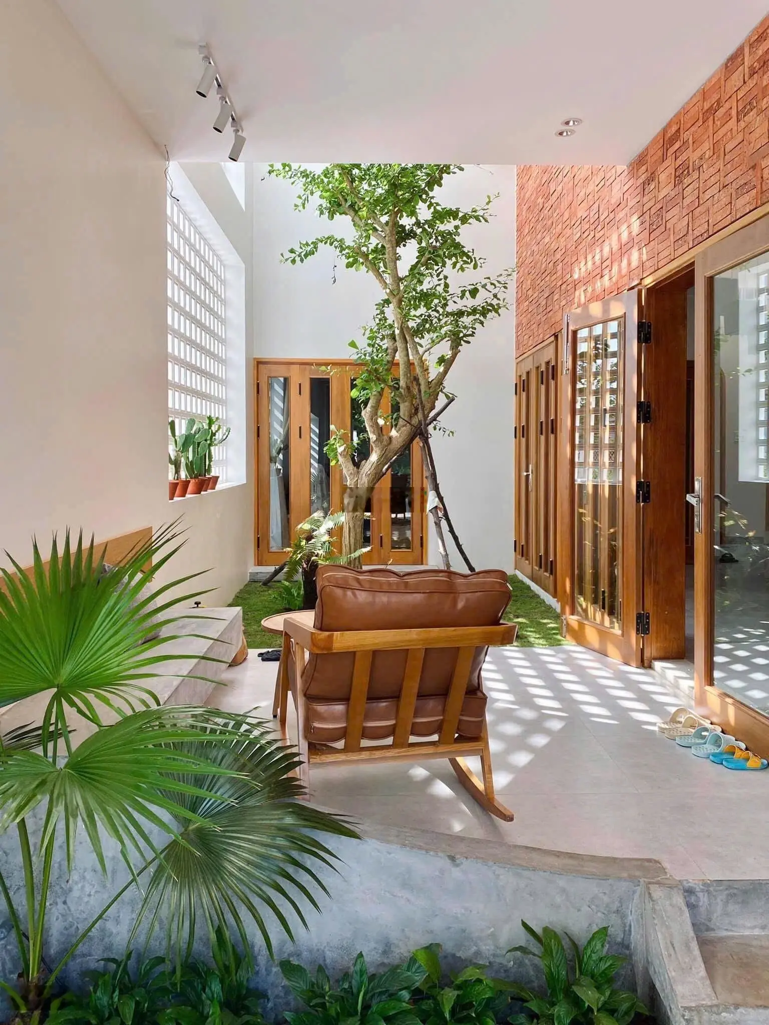 Siêu phẩm tầm trung đẹp không tì vết nằm ngay Lý Thái Tổ, Q10/ 3 tỷ 2/ 50m2 SHR. HĐT 14tr/th