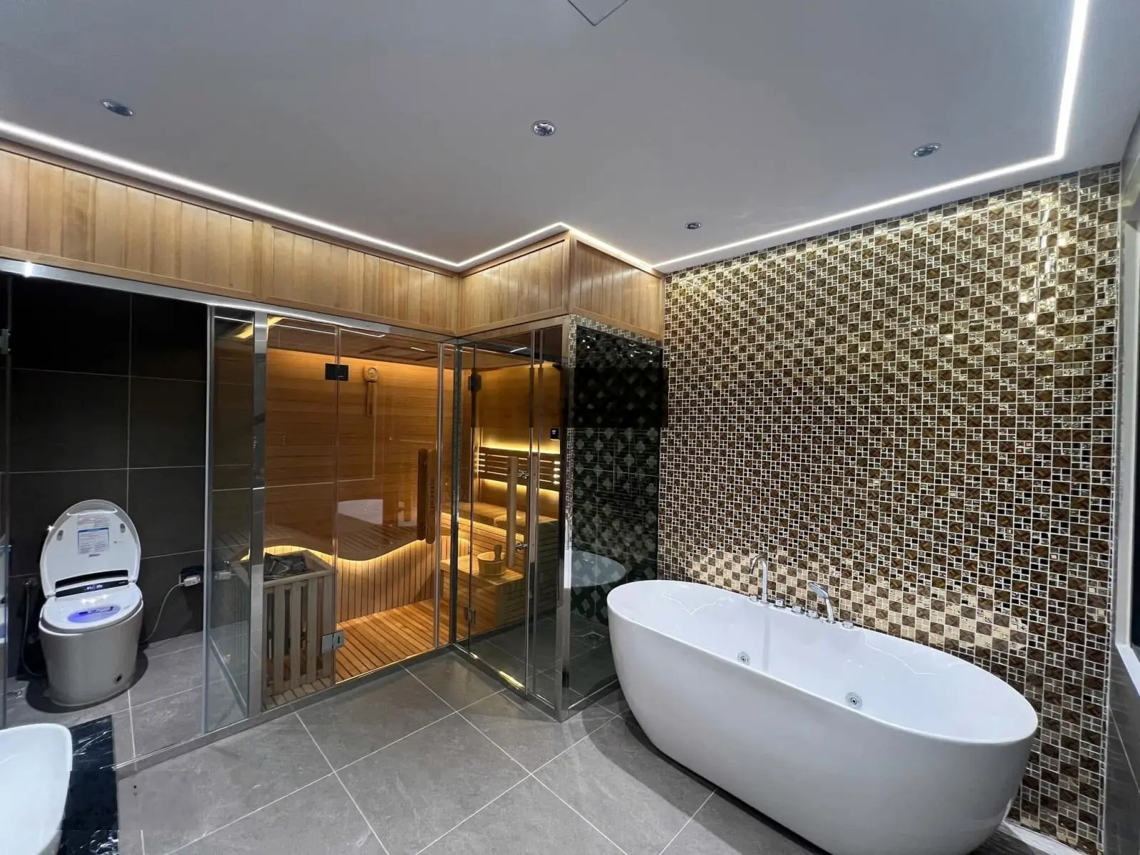 Nguyễn Văn Cừ 100m2, 8 tầng thang máy MT 5m ô tô 7 chỗ vào nhà ngõ thông cách mặt phố 15m