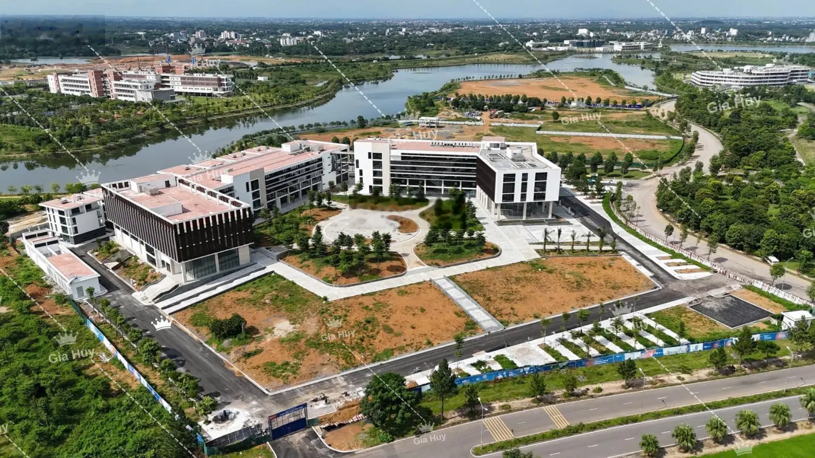 Đất trục chính Tân Xã. Sát ĐH FPT xung quanh sầm uất nhà trọ sinh viên. Tiện đầu tư or kinh doanh
