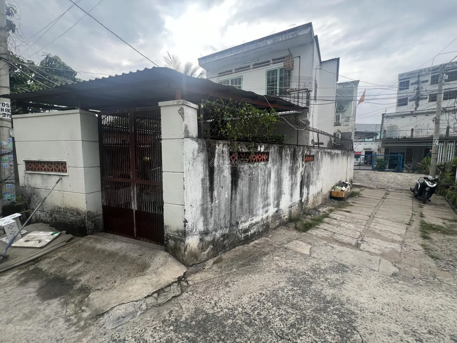 Bán Nhà MT ngay Đặng Văn Bi ( Trường Thọ ) - 2 tầng - nở hậu - SHR .
