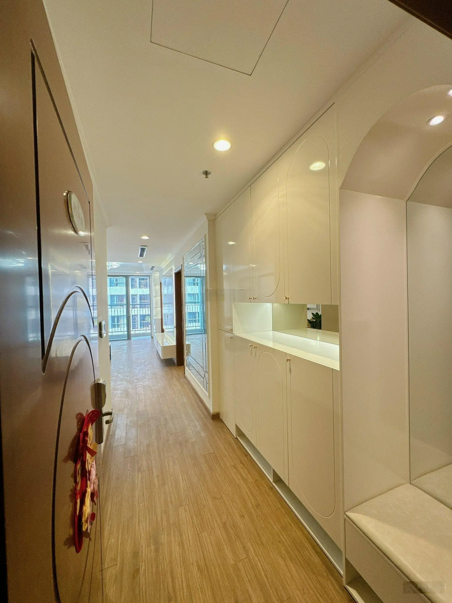 NHÀ ĐẸP NHƯ HÌNH 100%! Căn hộ 2 ngủ 73m2 FULL ĐỒ ĐẸP-SẴN SỔ tầng trung giá 6.7 tỷ tại Times City