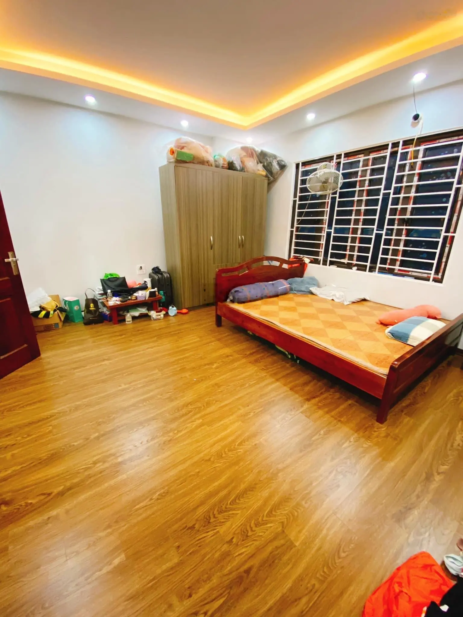 Siêu vip! Cầu Diễn nhỉnh 4 tỷ có nhà 30m2 5 tầng - ô tô đỗ cổng - nhà không lỗi