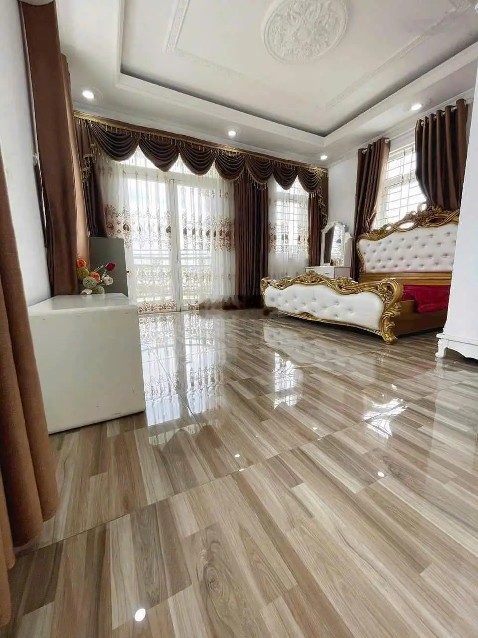 Bán biệt thự sân vườn 200m2 + cửa hàng kinh doanh chỉ 12.5 tỷ