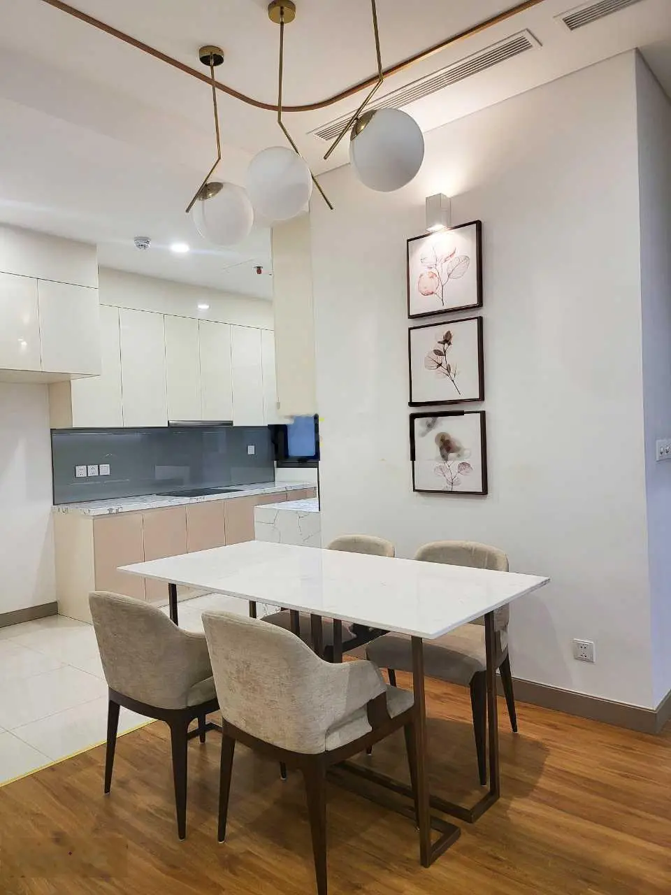 Em Huy cần bán nhanh căn hộ 3PN góc tầm view hướng thủy tuyệt mỹ view hồ độc nhất tại Hà Nội