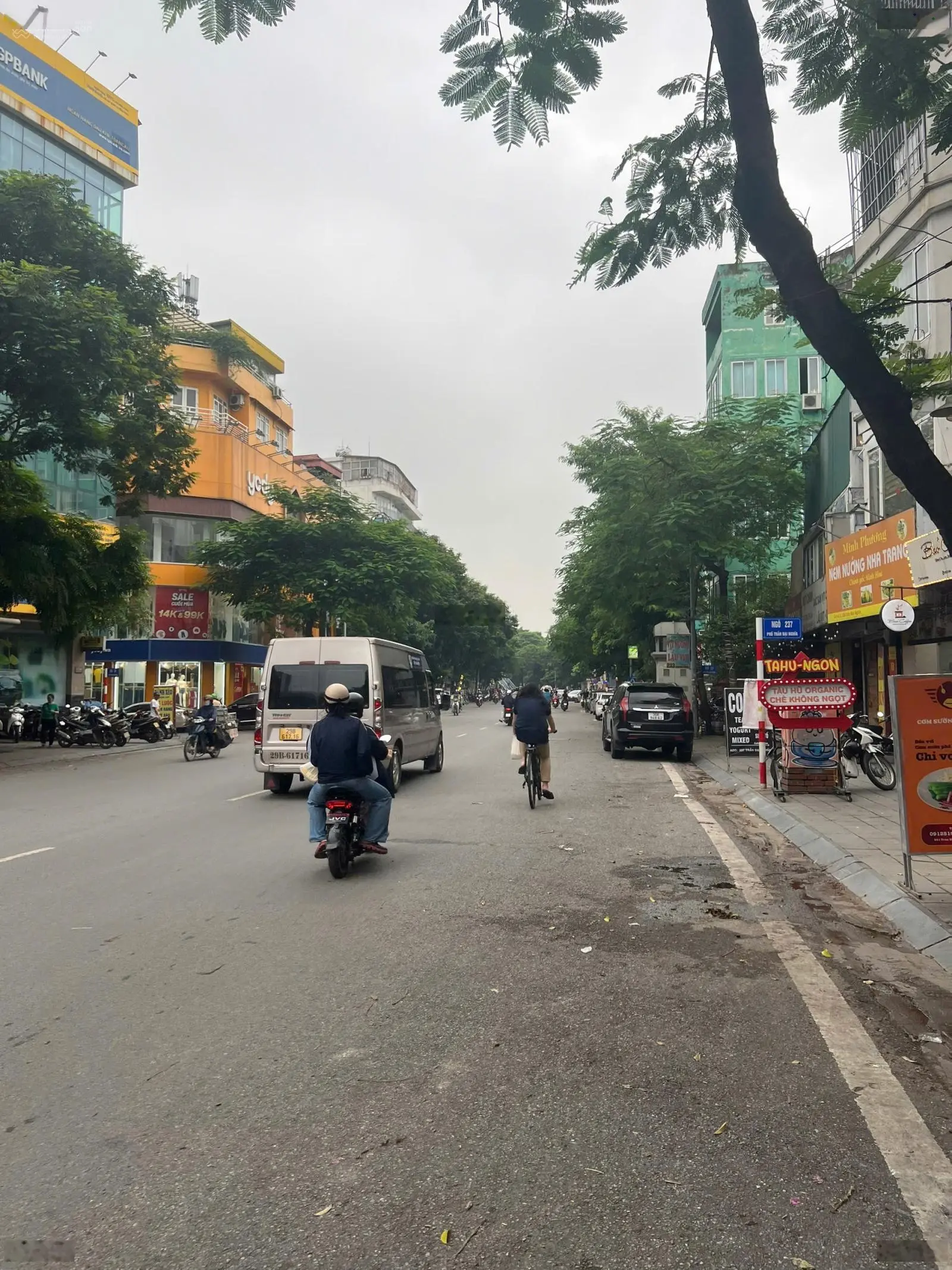 Bán nhà mặt phố Trần Đại Nghĩa 369 m2, vị trí đắc địa, sổ đỏ nở hậu, 75 tỷ