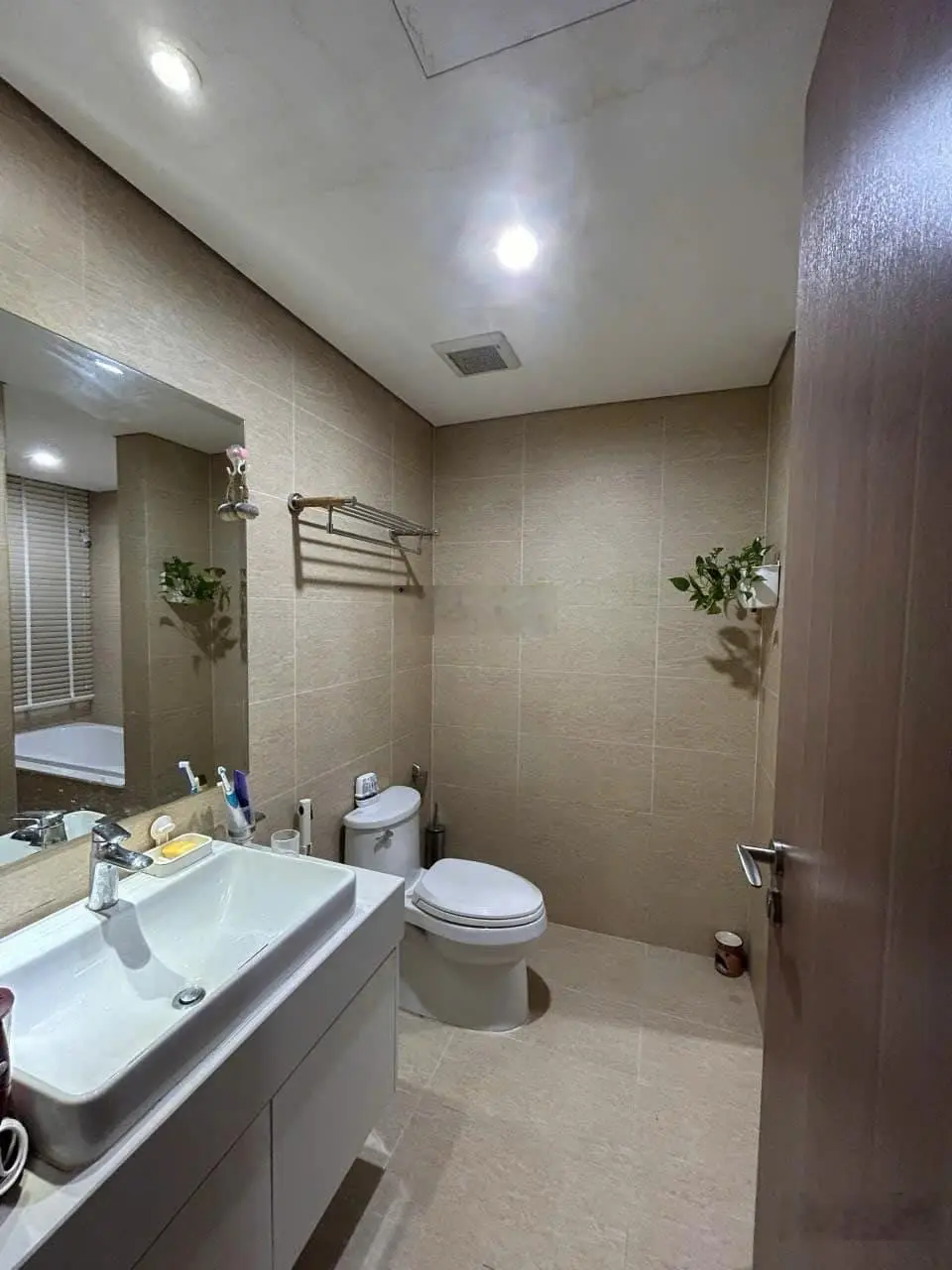 Bác Thành gửi bán căn hộ ECO GREEN DT 96M2 3 Ngủ 2 W GIÁ 5,1 TỶ LH 0368 588 *** Mr duy