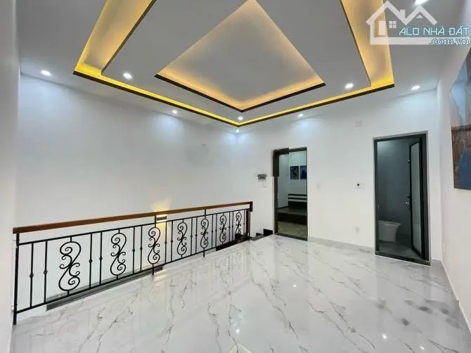Bán gấp nhà Đoàn Văn Bơ, p14, quận 4. Diện tích 60m2