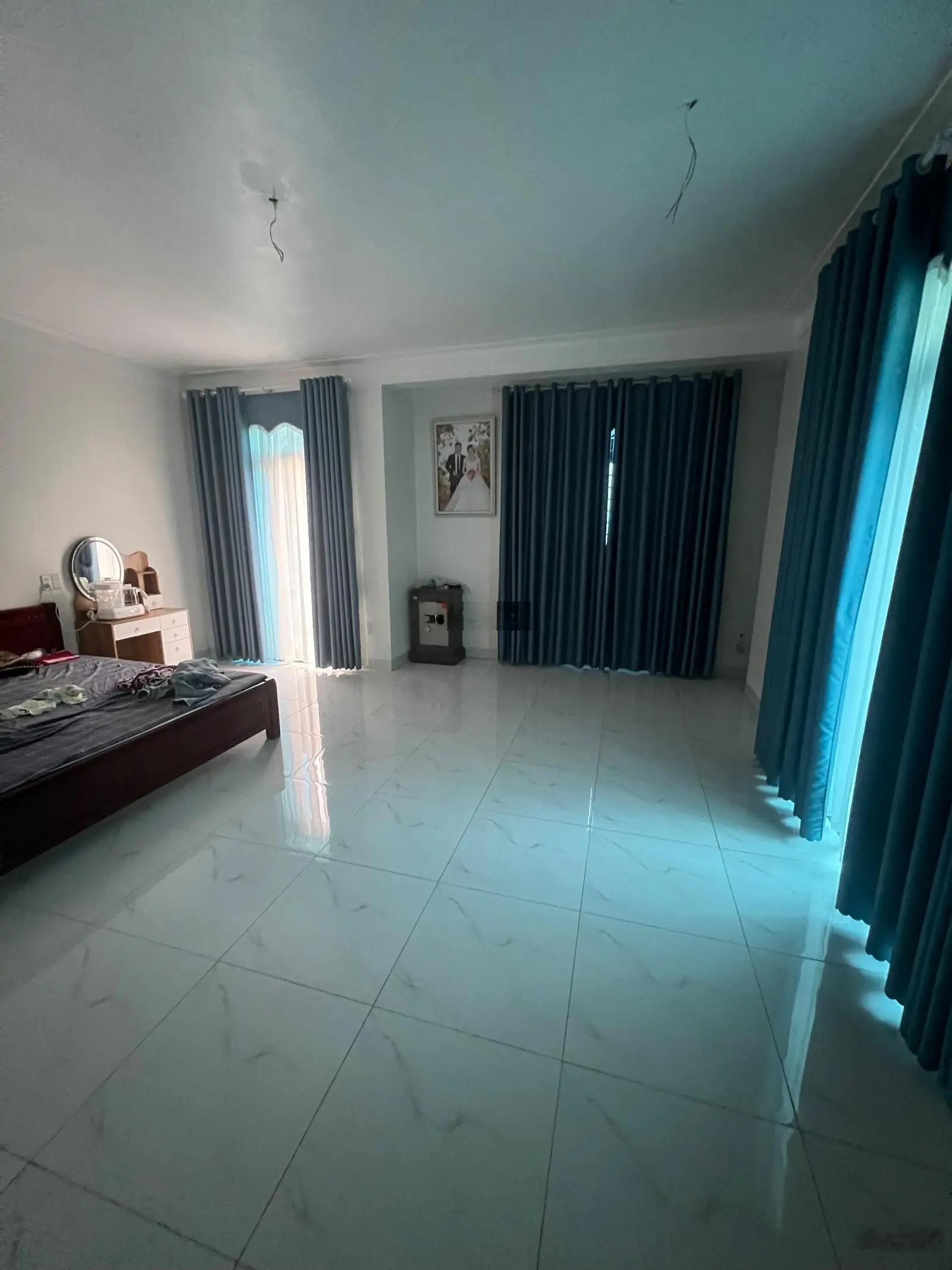 Bán 285m2 đất & nhà ba tầng mặt sàn 90m2 xây kiên cố